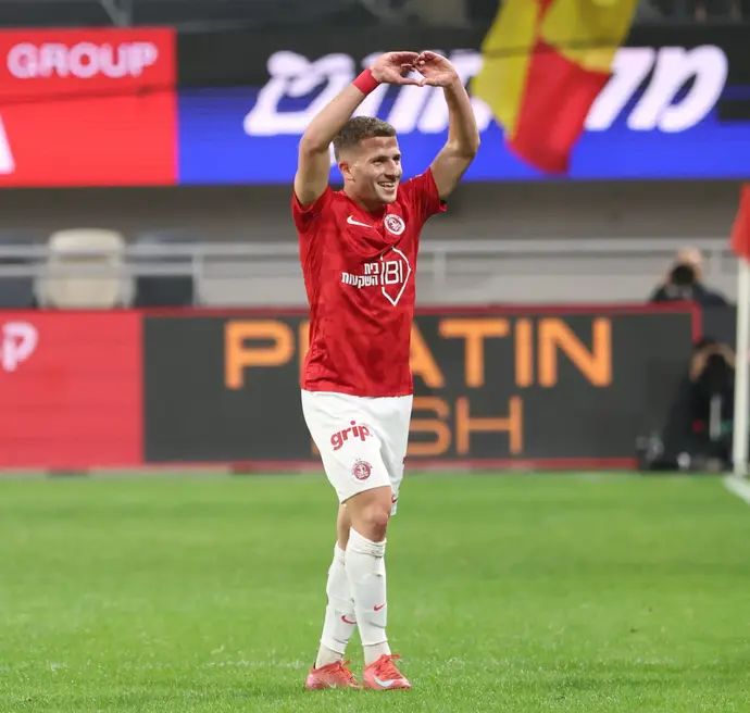 שחקן הפועל תל אביב רוי קורין