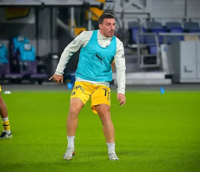 אושר דוידה שחקן מכבי תל אביב בחימום