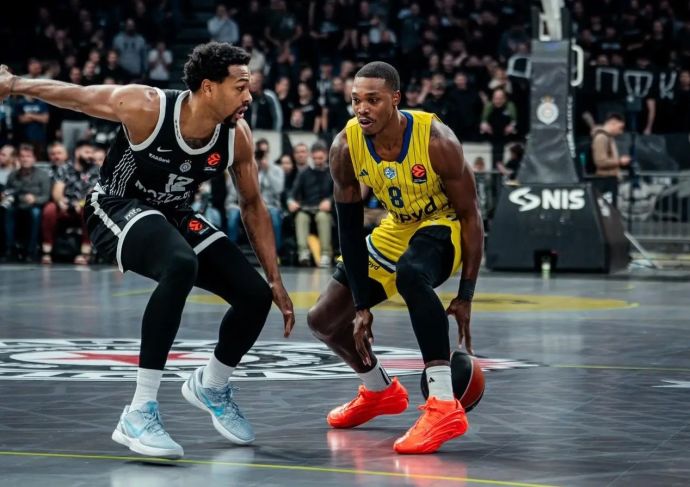 לוני ווקר שחקן מכבי תל אביב מול סטרלינג בראון שחקן פרטיזן בלגרד