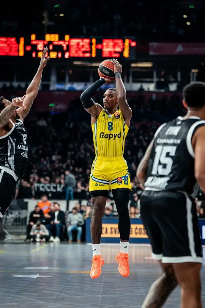 לוני ווקר שחקן מכבי תל אביב