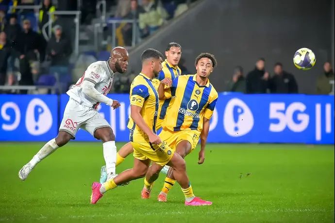 ג'בון איסט, מכבי תל אביב מול הפועל חיפה