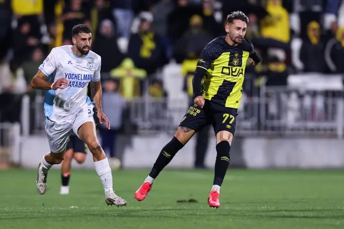 שחקן בית"ר ירושלים, עומר אצילי, מול עומר יצחקי, עירוני טבריה