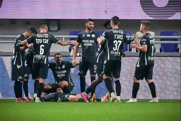 שחקני עירוני טבריה חוגגים שוויון מול מכבי ת"א