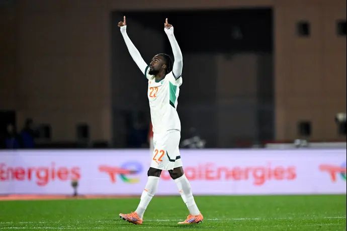 אוון גסאן שחקן נבחרת חוף השנהב חוגג שער