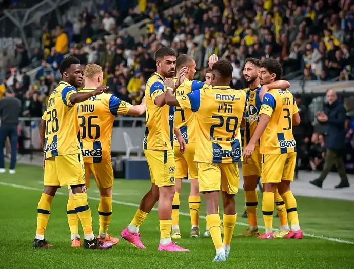 שחקני מכבי תל אביב חוגגים