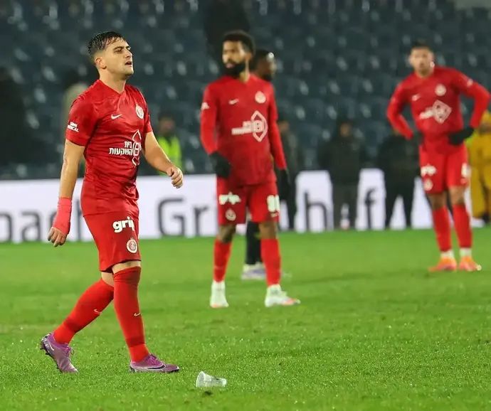 שחקן הפועל תל אביב, לויזוס לויזו