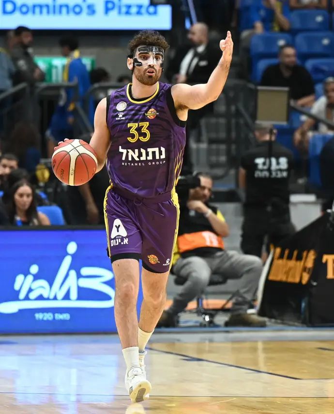 שחקן הפועל חולון יאיר קרביץ