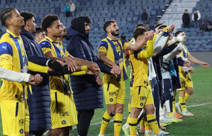 שחקני מכבי תל אביב חוגגים