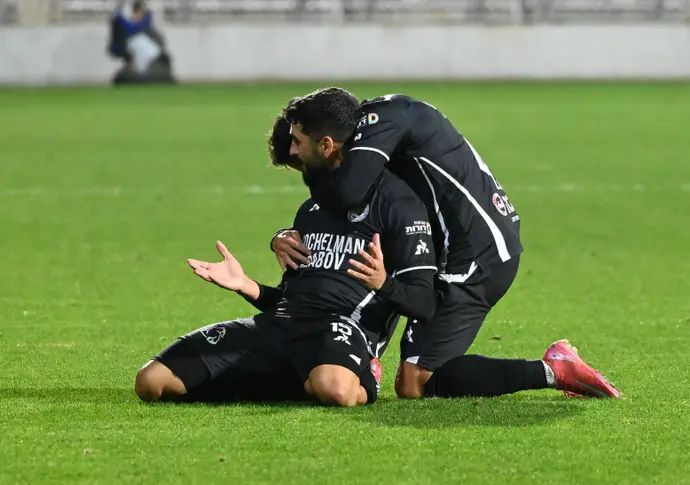 שחקני עירוני טבריה חוגגים עם אלי בלילתי