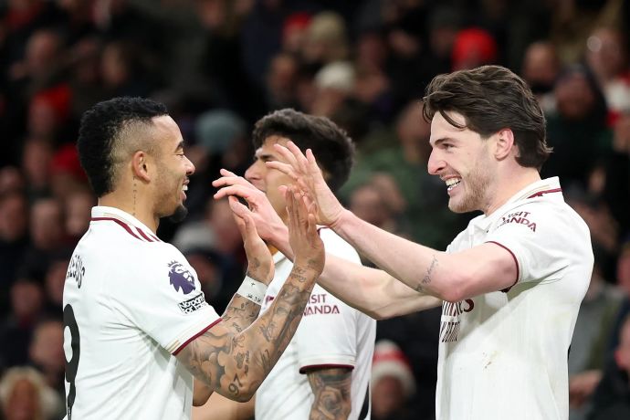 דקלן רייס חוגג עם שחקני ארסנל