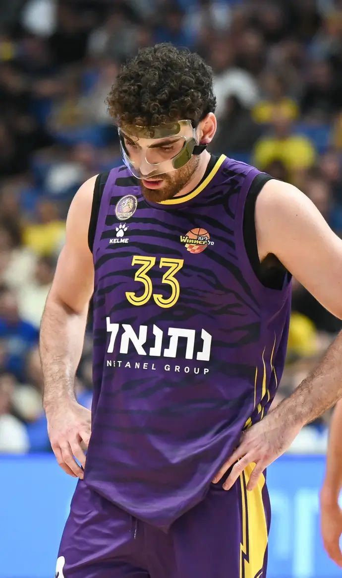 שחקן הפועל חולון יאיר קרביץ