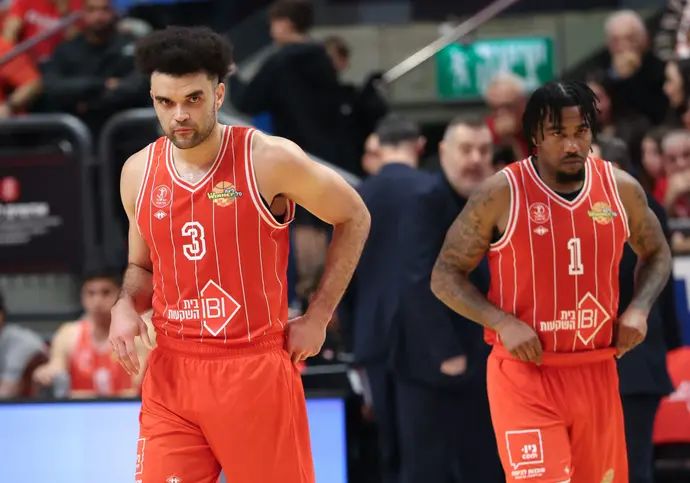 כריס ג'ונס, אלייז'ה בריאנט, הפועל תל אביב