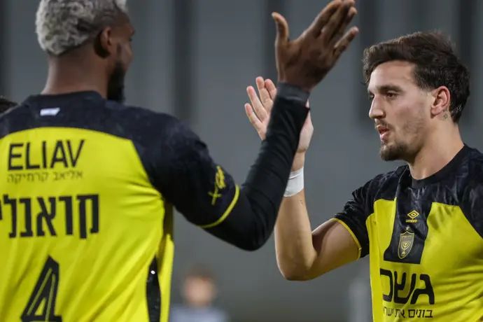 ירדן שועה שחקן בית"ר ירושלים חוגג שער