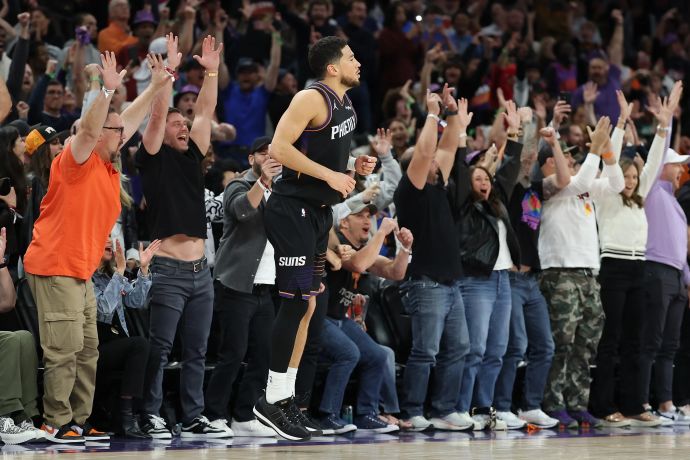 כוכב פיניקס סאנס דווין בוקר קולע סל ניצחון מול אוקלהומה סיטי