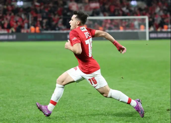 לויזוס לויזו שחקן הפועל תל אביב חוגג שער