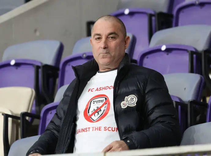 ג'קי בן זקן מ.ס. אשדוד עם חולצת 