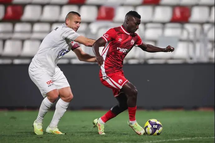 שחקן הפועל באר שבע, קינגס קאנגווה, לפני איאד אבו עביד, בני סכנין