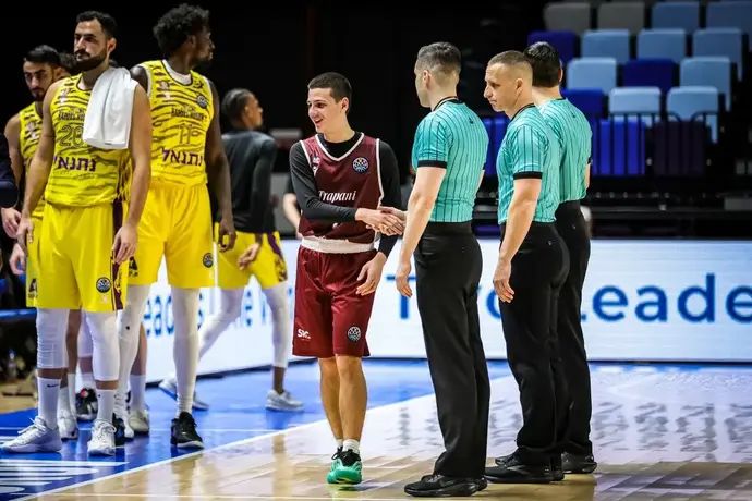 הפועל חולון נגד טרפאני שארק