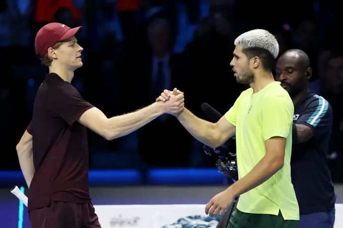 קרלוס אלקראס, טניסאי ספרדי לצד יאניק סינר, טניסאי איטלקי