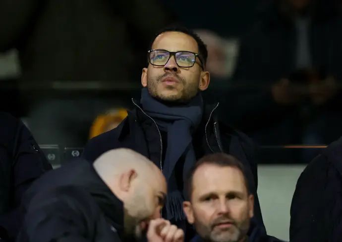 ליאם רוזניור מאמן צ'לסי החדש ביציע