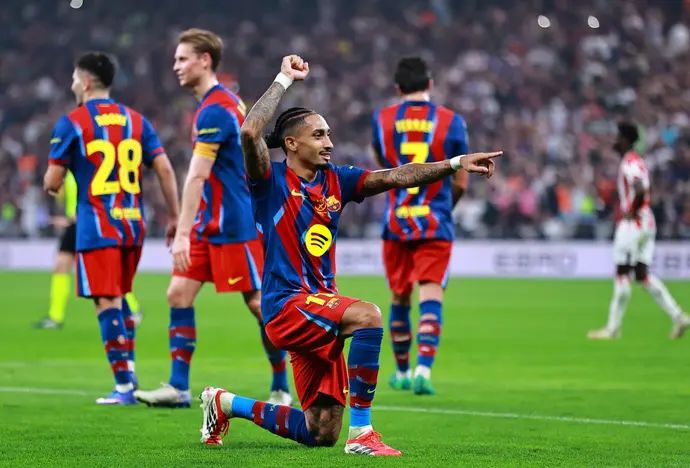 ראפיניה שחקן ברצלונה חוגג שער