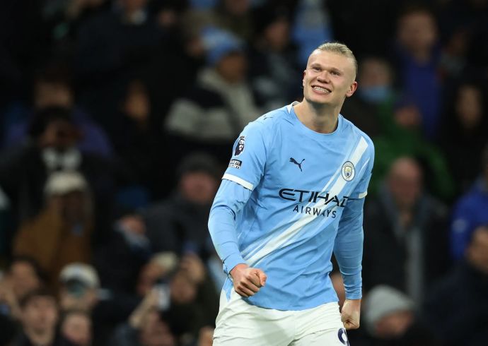 ארלינג הולאנד שחקן מנצ'סטר סיטי חוגג שער