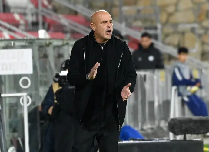 מאמן מכבי נתניה יוסי אבוקסיס