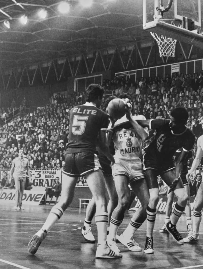 וולטר שצ'רביאק מול מכבי תל אביב ב-1978