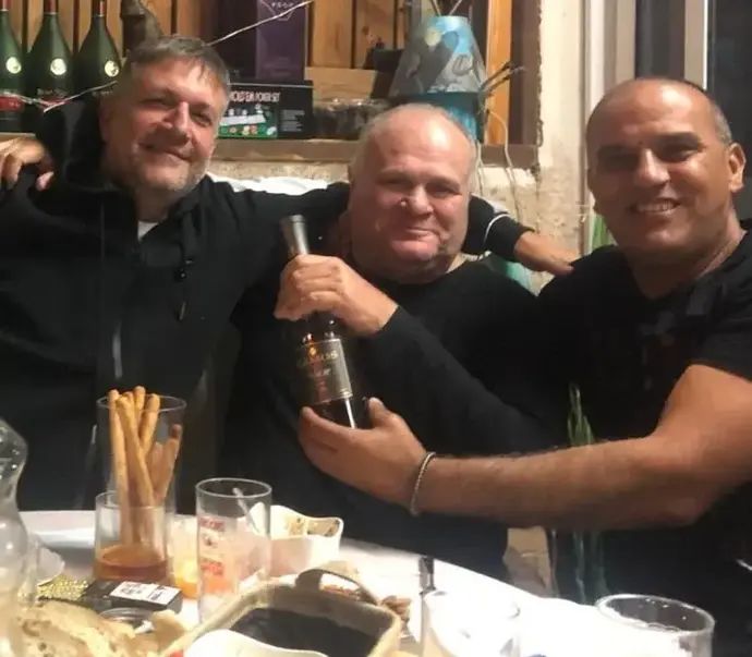 משה מוסטרל עם משה שוויצר, אלון מזרחי