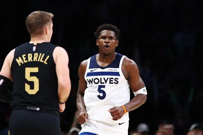 כוכב מינסוטה טימרברוולבס אנתוני אדוארדס