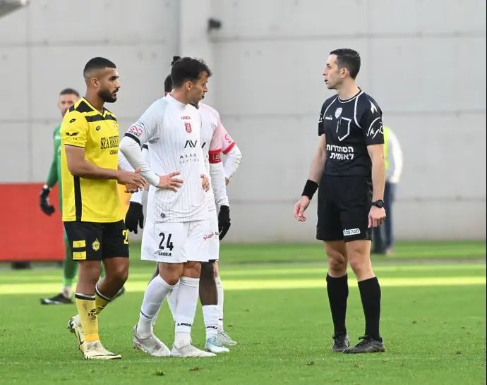 השופט אביעד שילוח ברגעי ההכרעה של הפועל ירושלים ומכבי נתניה