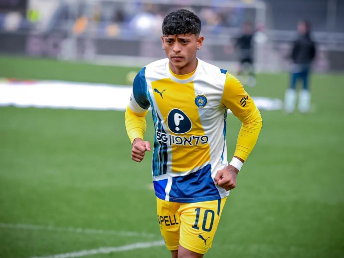 קרווין אנדרדה שחקן מכבי תל אביב בחימום