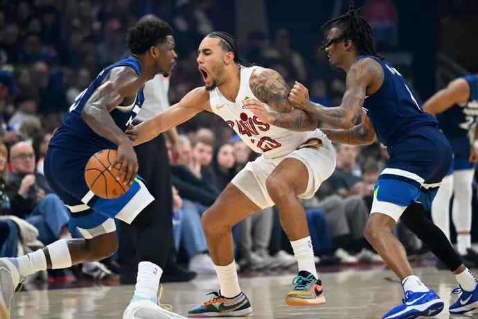 ג'יילון טייסון שחקן קליבלנד קאבלירס מול אנתוני אדוארדס שחקן מינסוטה טימברוולבס