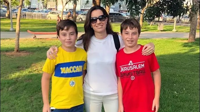 סמל עמית רגב ז"ל עם אחיו עידו