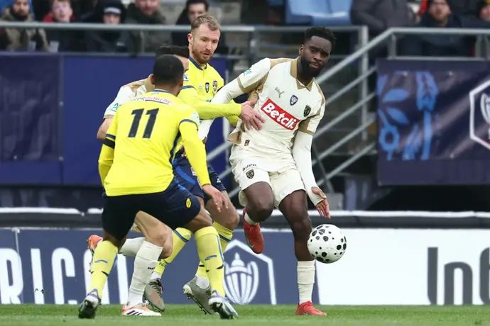 אודסון אדואר שחקן לאנס לפני ז'וליאן מאסון שחקן סושו