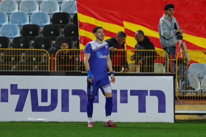 אדריאן אוגריסה שחקן עירוני קרית שמונה חוגג שער