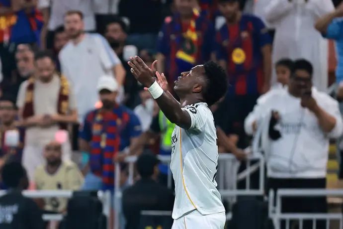 ויניסיוס שחקן ריאל מדריד חוגג שער