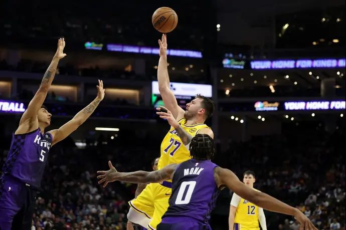 לוקה דונצ'יץ', לוס אנג'לס לייקרס מול סקרמנטו