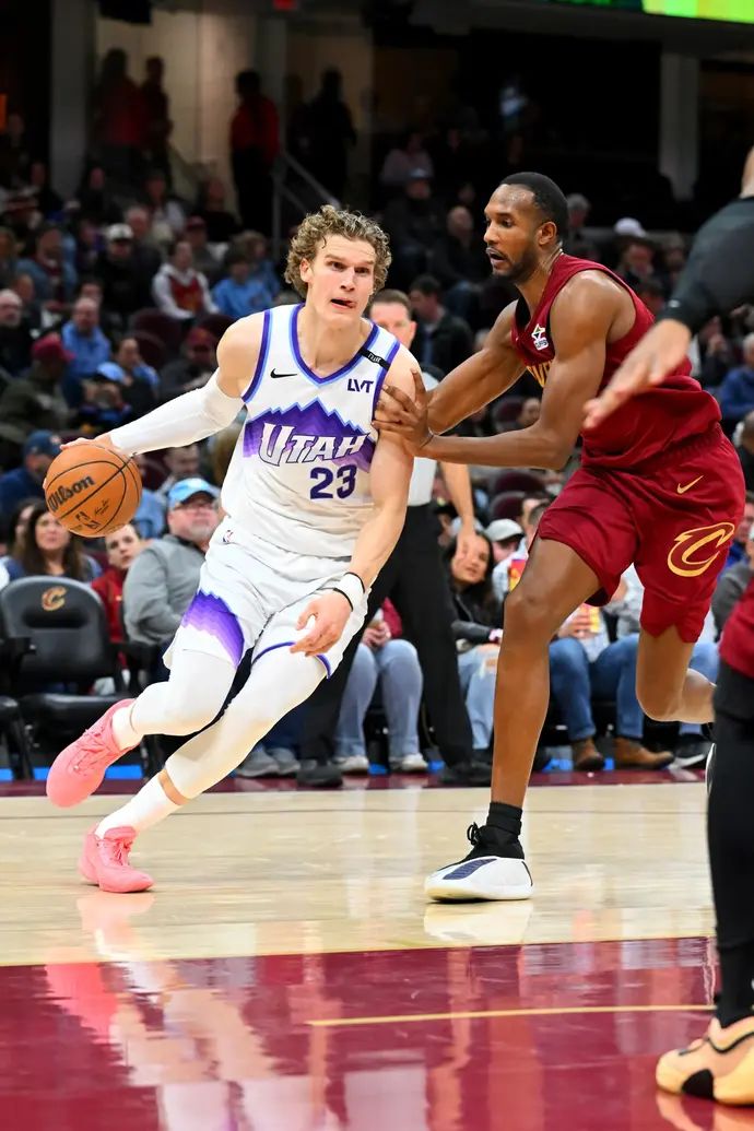 לאורי מרקאנן מול אוון מובלי, בניצחון של יוטה על קליבלנד