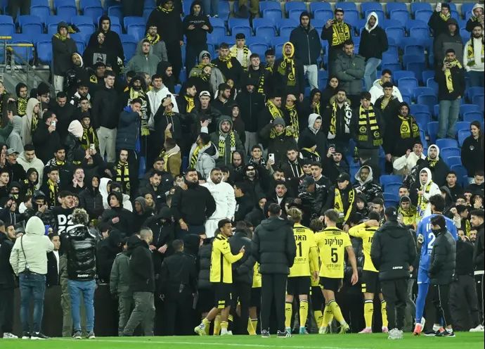 שחקני מכבי נתניה מול האוהדים