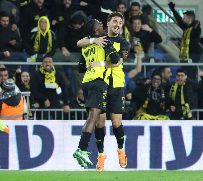 ירדן שועה, טימו מוזי שחקני בית"ר ירושלים חוגגים