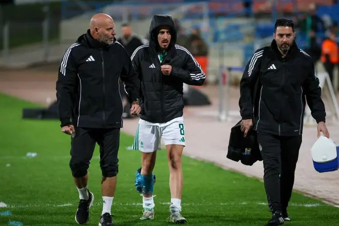 דולב חזיזה שחקן מכבי חיפה לאחר שנפצע