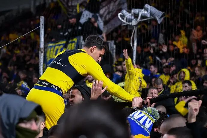 איתי בן חמו שחקן מכבי תל אביב חוגג