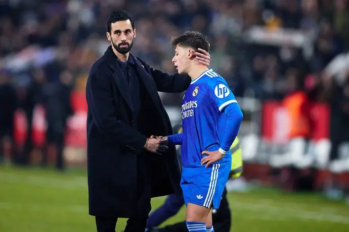 מאמן ריאל מדריד אלברו ארבלואה מנחם את ארדה גולר