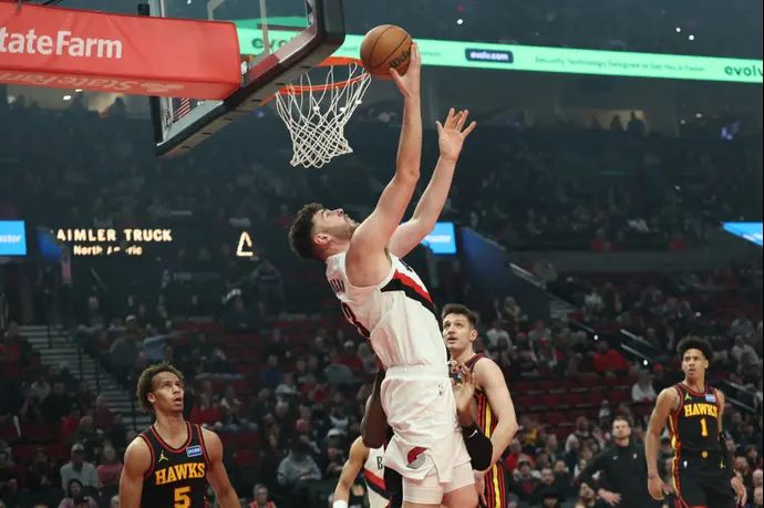 שחקן פורטלנד טריילבלייזרס דונובן קלינגן