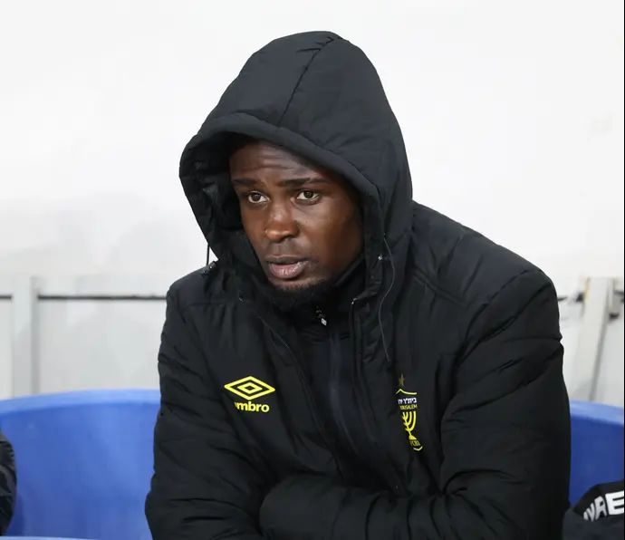 בוריס אנו שחקן בית"ר ירושלים ביציע