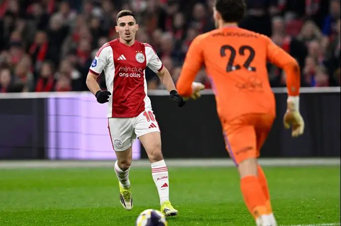 שחקן אייאקס, אוסקר גלוך