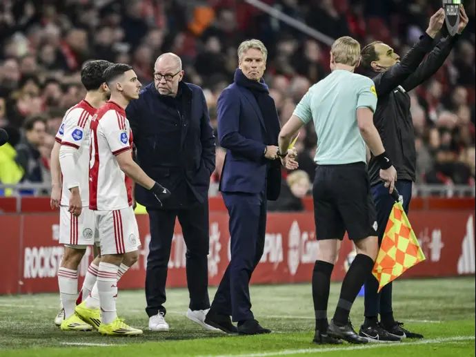 מאמן אייאקס, פרד גרים, ליד אוסקר גלוך