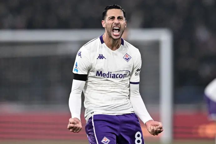 רולאנדו מנדראגורה שחקן פיורנטינה חוגג שער