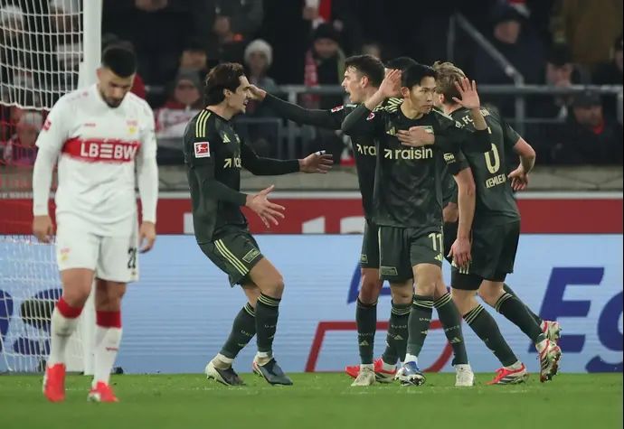 ג'ונג וו-יאונג שחקן אוניון ברלין לאחר שער מול שטוטגרט